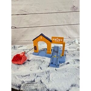 Thomas TrackMaster Blue Mountain Quarry BMQ Pulley Lift Cargo Station